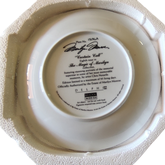 Marilyn Monroe- "Curtain Call" 8th Issue In The Marilyn Monroe Collection - Picture 2 of 2